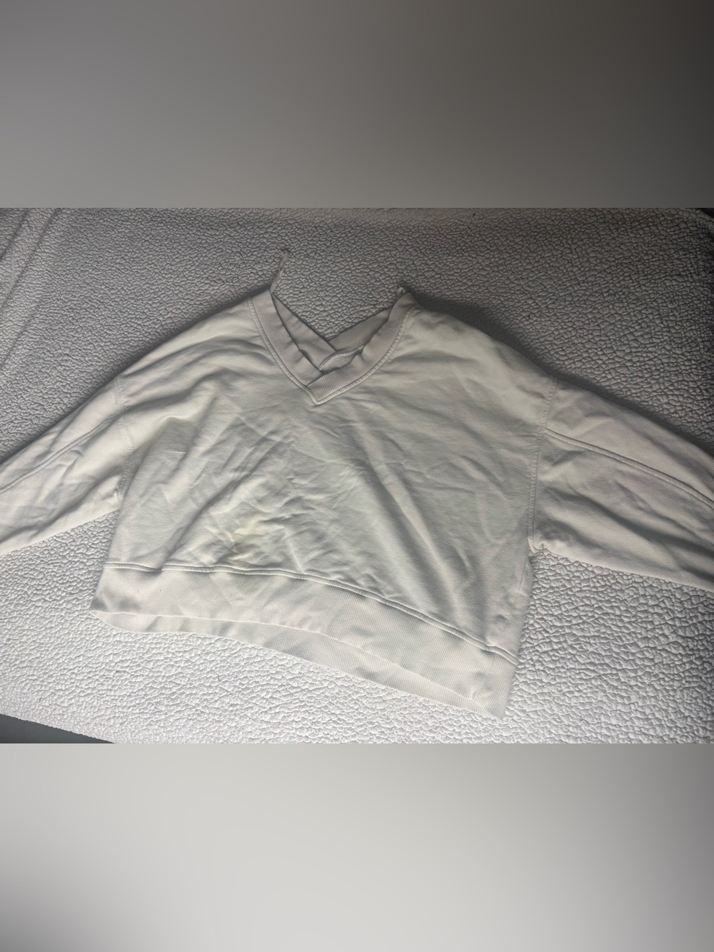 Aerie Cropped V-Neck Pullover Top in Light Cream